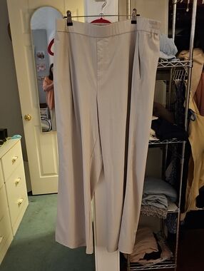 Lou & Grey Light Gray Pleated Dress Pants